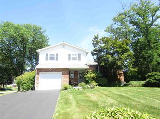 5 Phoebe Ct, Latham, NY 12110