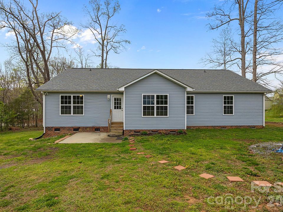 2nd image of 105 Hidden Spring Dr