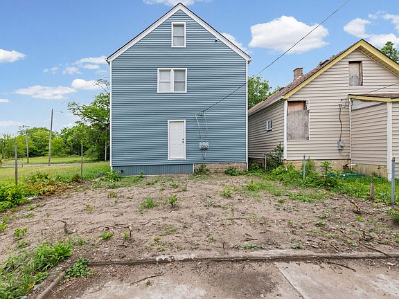 2nd image of 2415 Cody St #2
