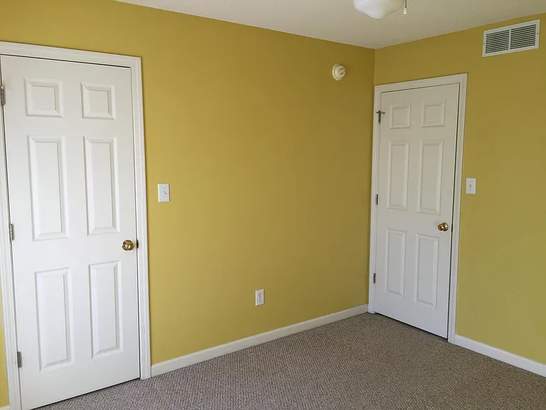 3350 S Oaklawn Cir — Photo 4