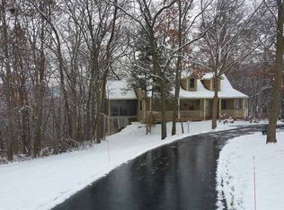 1133 N Clark Ln, Galena, IL 61036
