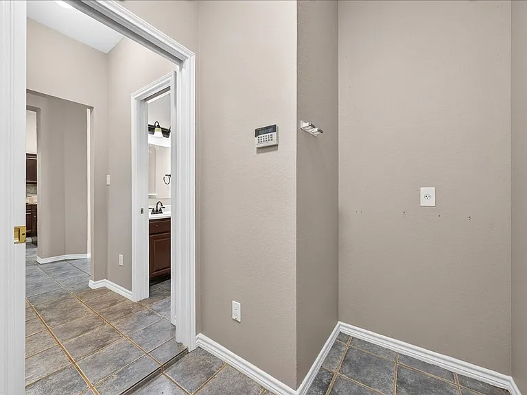 7414 Lake Micala Dr — Photo 11