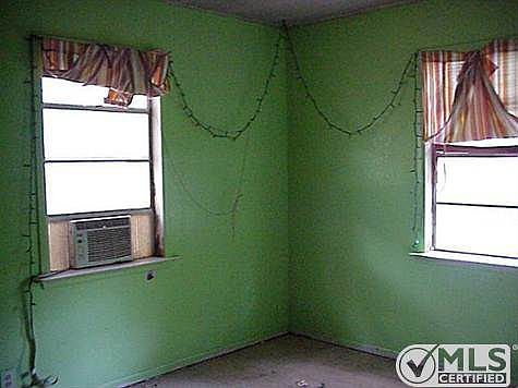 3rd image of 1332 Grove Dr