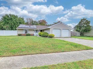137 Arbor Meadow Dr, Sicklerville, NJ
