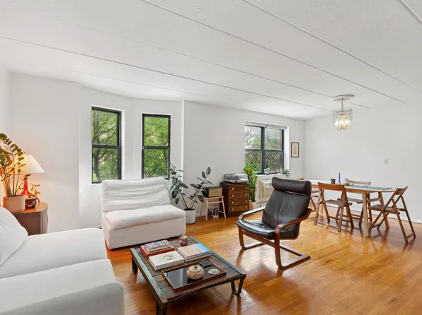 11 Gates Avenue image 1 of 12