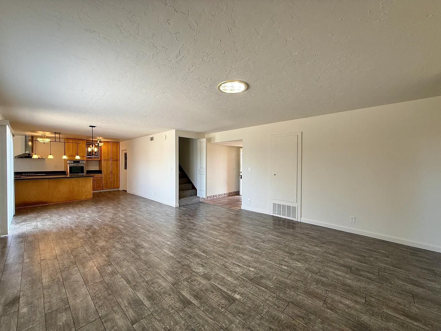 4 bed, 2.5 bath, 1750 sqft, $5,940 — Photo 3