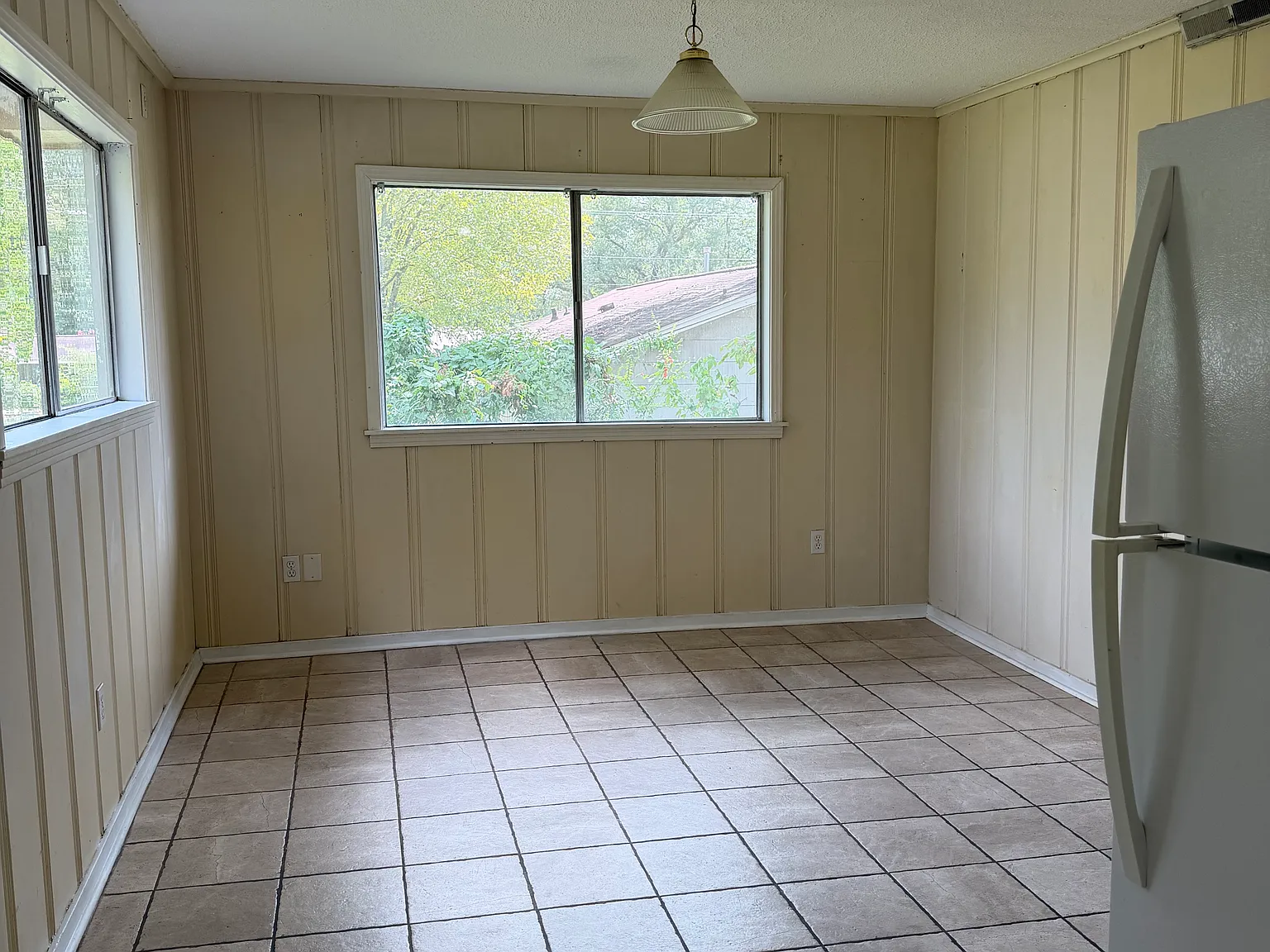 3 bed, 1072 sqft, $1,100 — Photo 3