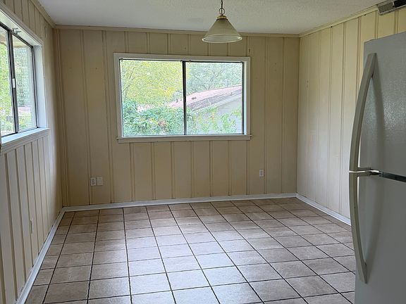 3rd image of 254 Pemberton Dr