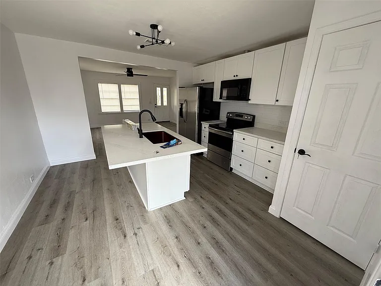 4114 Victoria Ave — Photo 10