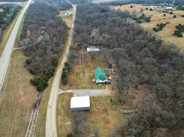 11305 McCall Dr, Oskaloosa, KS 66066