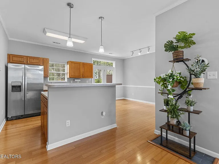 10708 Prince Albert Way — Photo 16