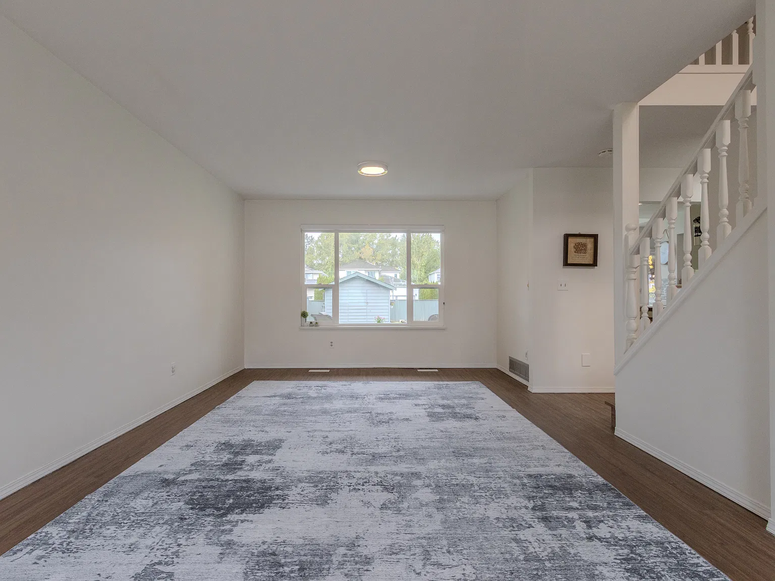 4 bed, 2400 sqft, $4,100 — Photo 3