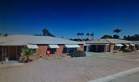 Small 4 unit complex .4 mile to Light Rail
