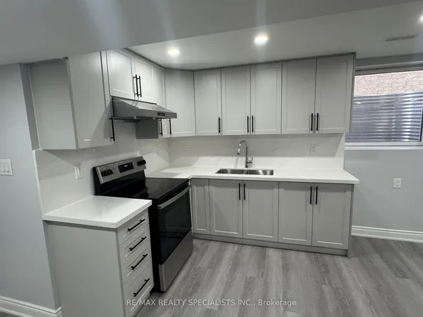 33 Bluffwood Cres, Brampton, ON L6P 2P3