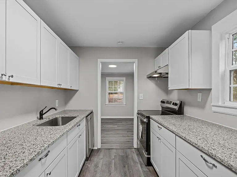 2411 Ruby Dr — Photo 29
