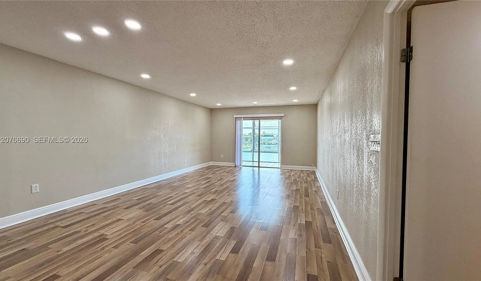 Azure Lake Condo — Photo 4