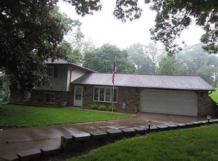 1020 Belmont Pkwy NW, Cedar Rapids, IA 52405