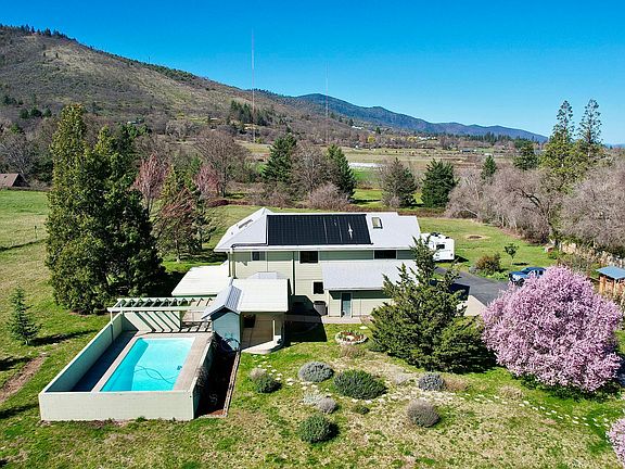 3rd image of 164 Reiten Dr