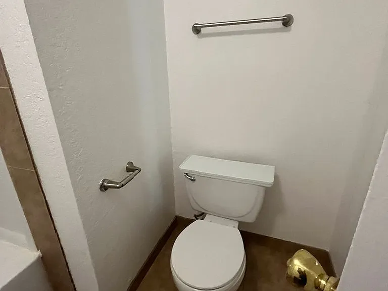 1016 Benito Ave — Photo 10