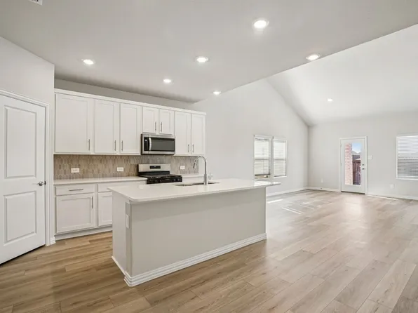 806 Edgehurst Dr, McKinney, TX 75071