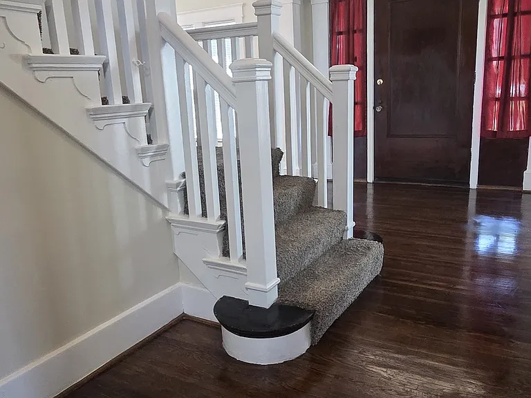 2201 Bashford Manor Ln — Photo 10