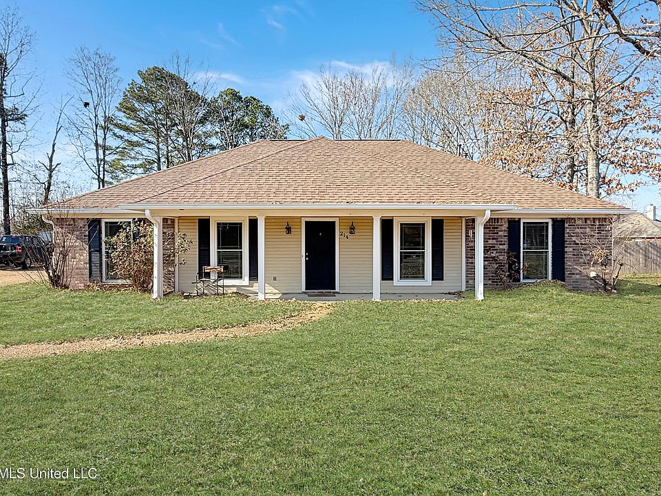 1st image of 214 Chinkapen Dr