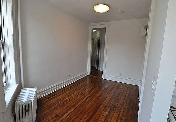 4th image of 28 Charles St #31