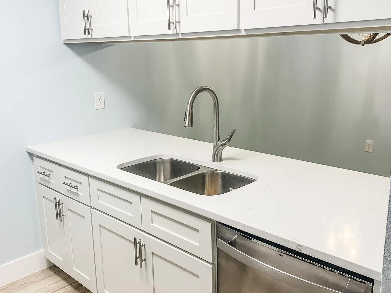3 bed, 1220 sqft, $1,950 — Photo 4