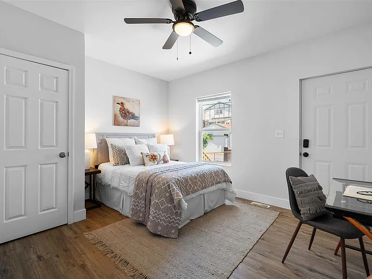5303 Bancroft Ave #2W — Photo 10