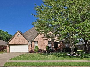 60 Chicory Ct, Lake Jackson, TX 77566