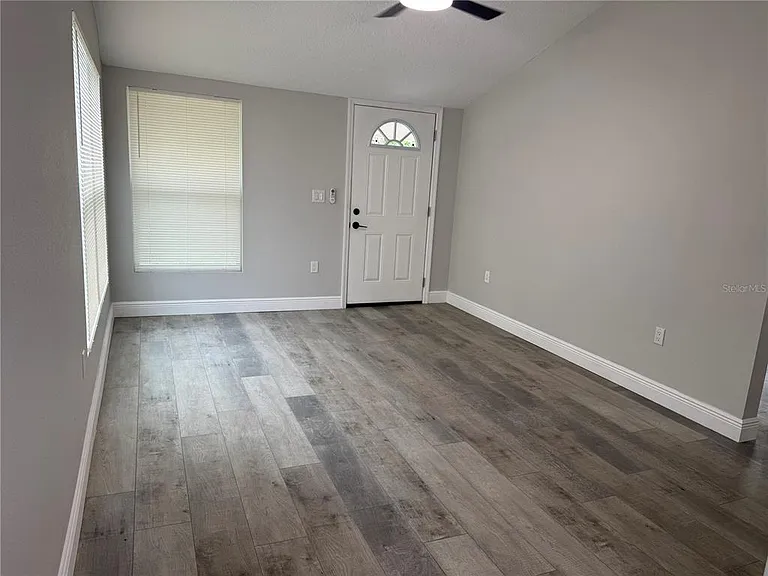 225 E Warren Ave — Photo 16