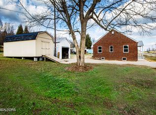 26180 W Lee Hwy, Philadelphia, TN 37846