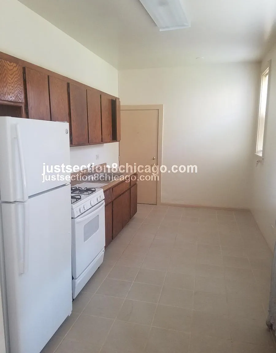 4 bed, 2.0 bath, $2,500 — Photo 1