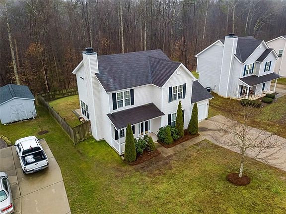 3rd image of 1725 Hargrove Dr