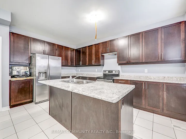 79 McRoberts Cres — Photo 13