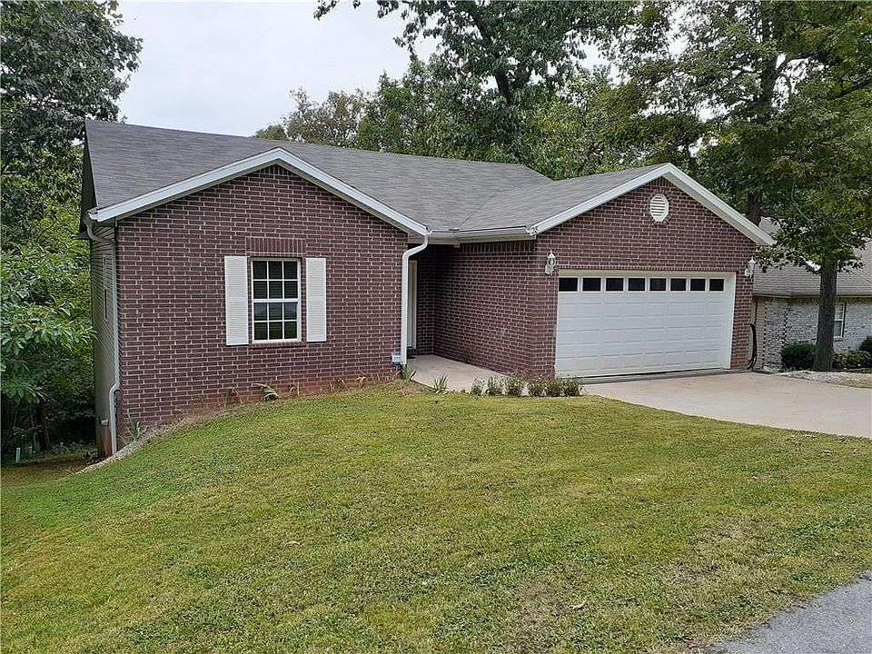 1st image of 28 Leicester Dr