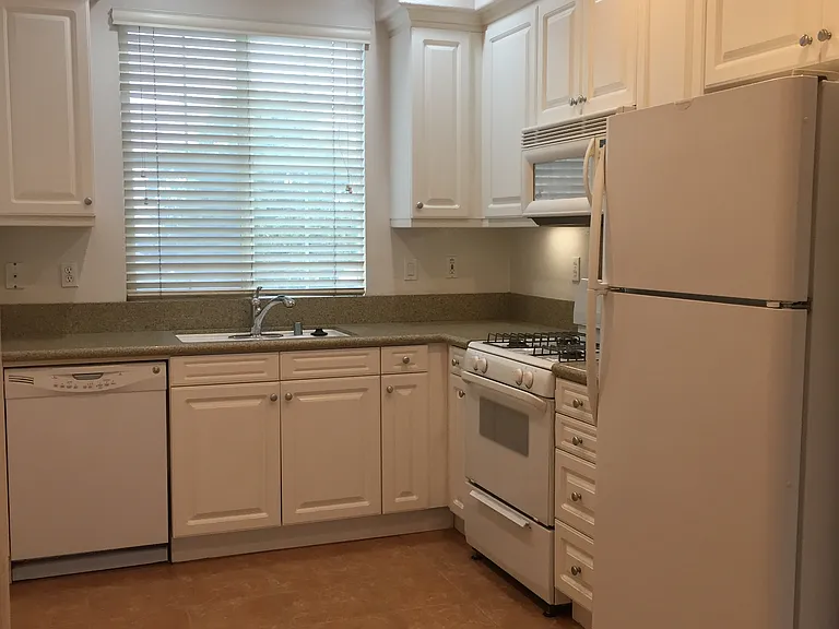 65 Palm Dr #A — Photo 6