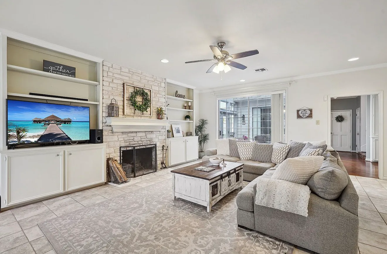3 bed, 2520 sqft, $2,600 — Photo 3