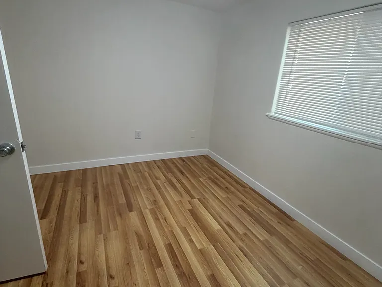 521 N Corona St #B — Photo 9