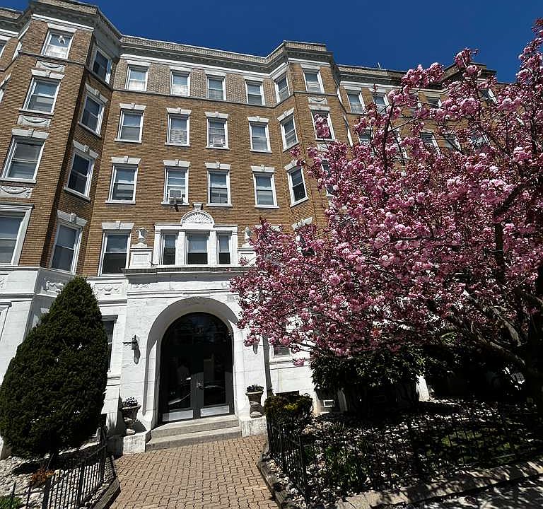 1st image of 121 Park Dr #27F