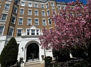 121 Park Dr #27F, Boston, MA 02215