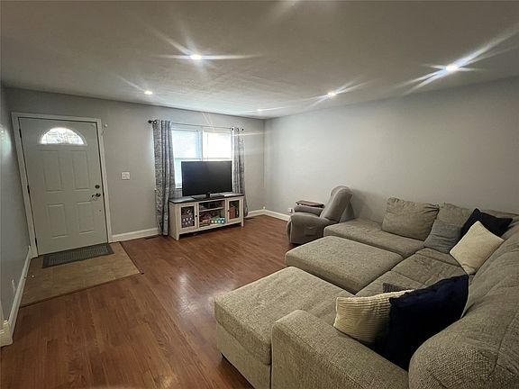 3rd image of 2407 Reeves Ave