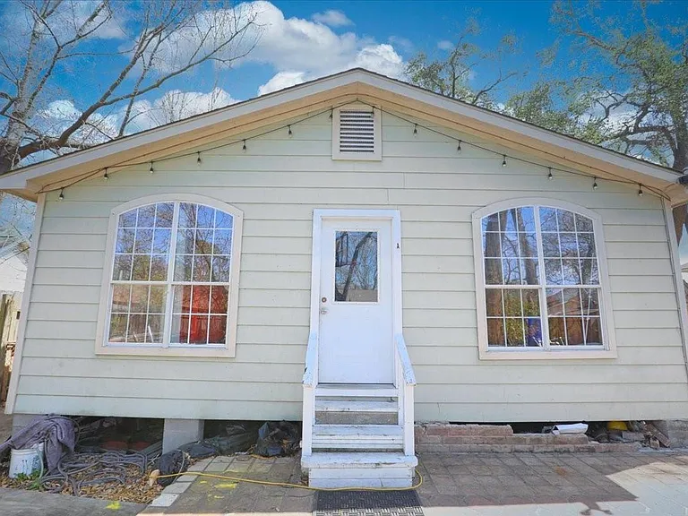 7211 Roswell St N — Photo 1