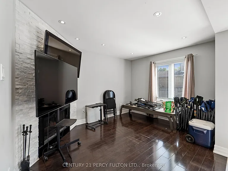 55 Chalmers Cres — Photo 12