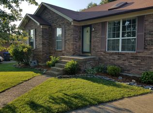 5801 Ashbrooke Gardens Ct, Louisville, KY 40229