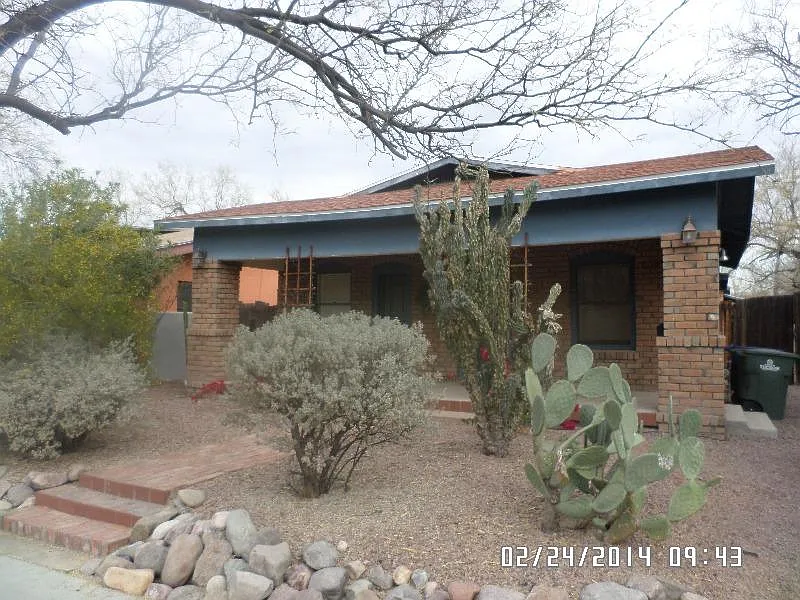 609 E Mabel St
