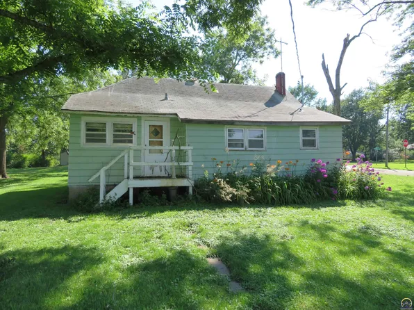 220 Locust St, Nortonville, KS 66060
