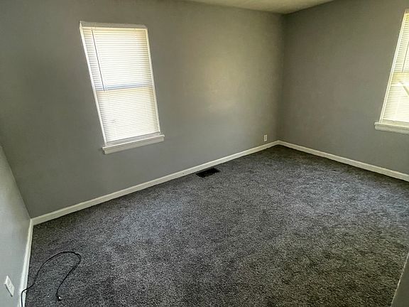 5th image of 2825 Lincoln Way W