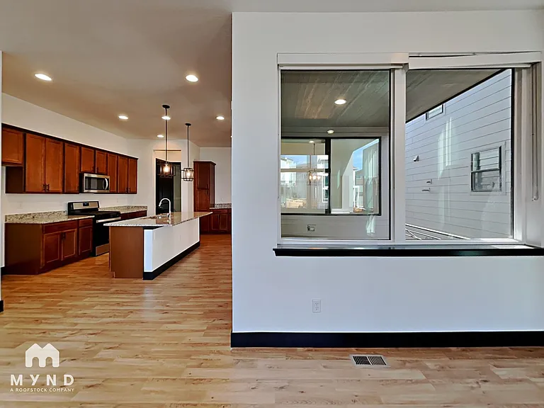 5894 Perth St — Photo 7