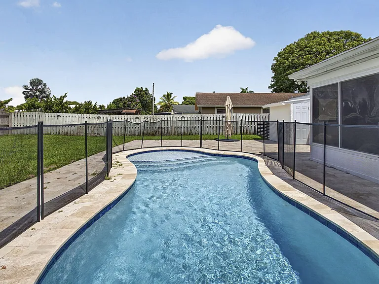 11760 Inverness Cir — Photo 22